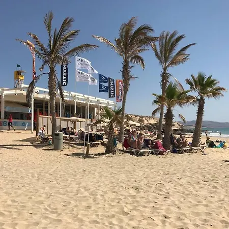 Front With Stunning Ocean Views! דירה