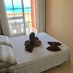 Front With Stunning Ocean Views! Apartamento