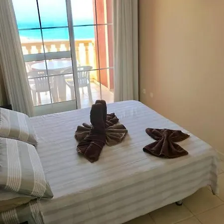 Front With Stunning Ocean Views! Lejlighed