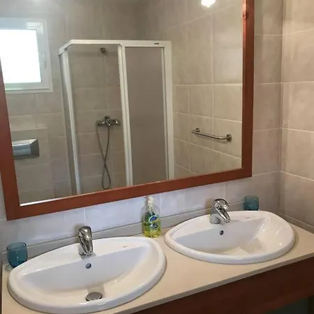 Front With Stunning Ocean Views! Lejlighed