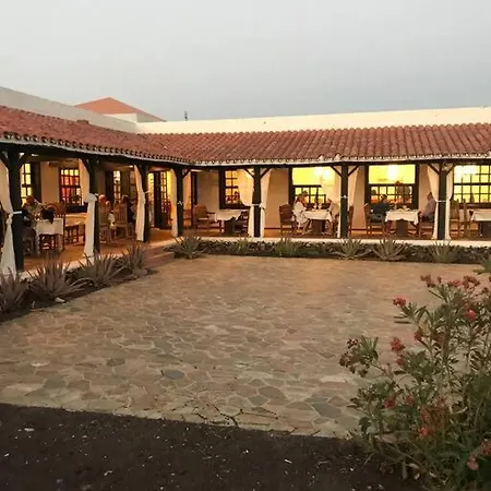 Front With Stunning Ocean Views! Lejlighed